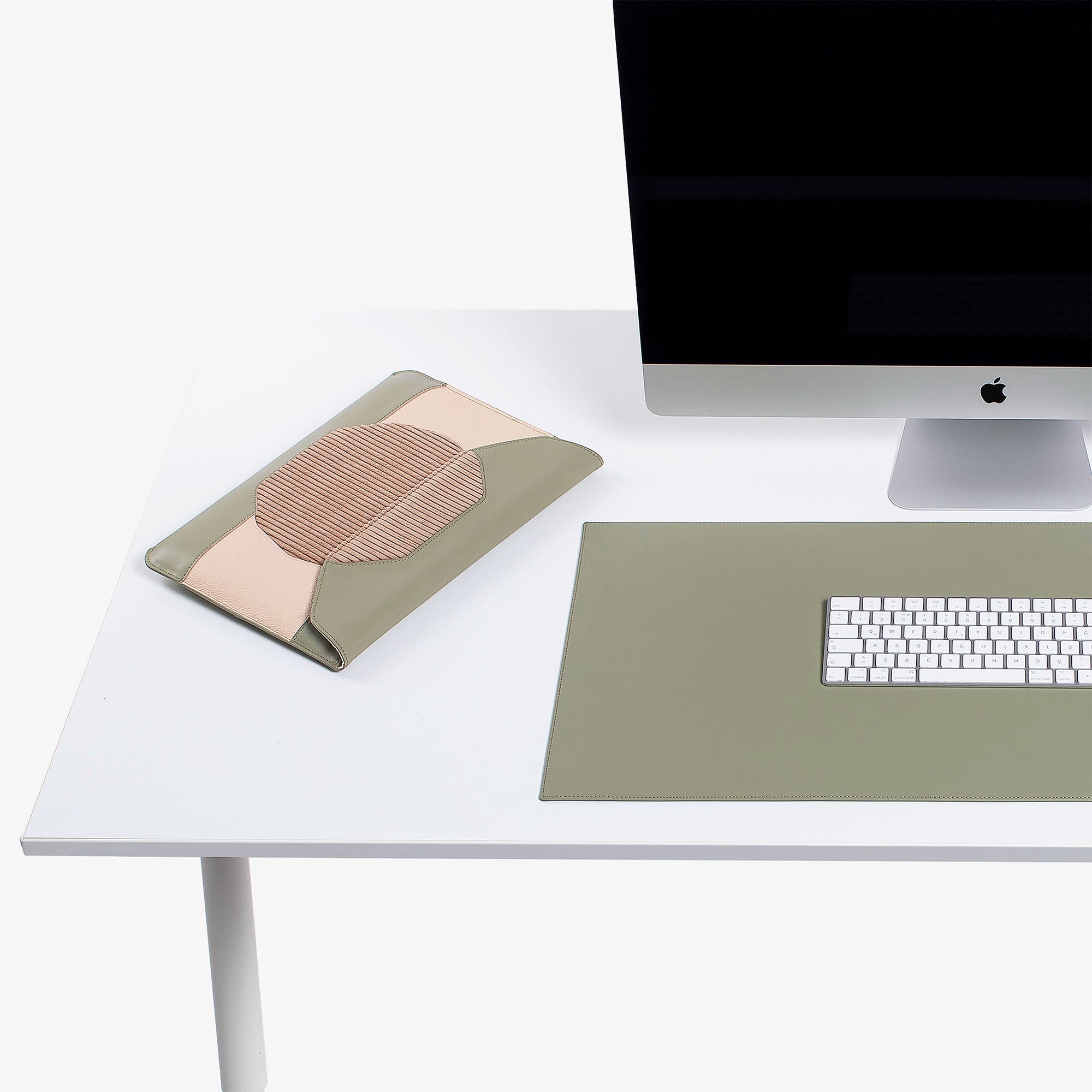 Personalized green leather MacBook sleeve for MacBook pro