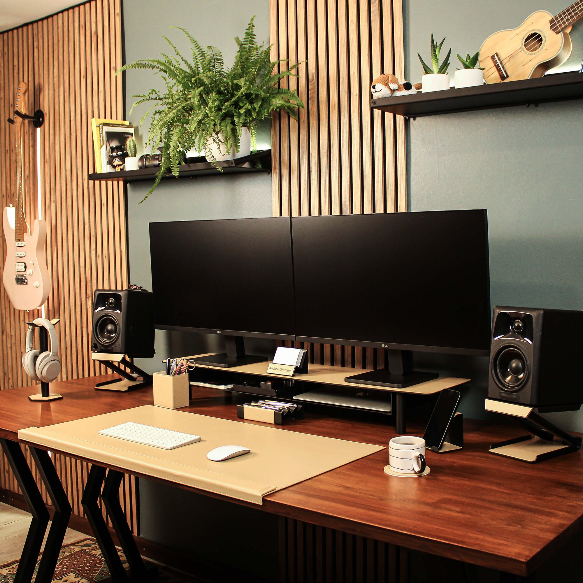 Group photo showing the full metal and leather collection with the latte pen tray