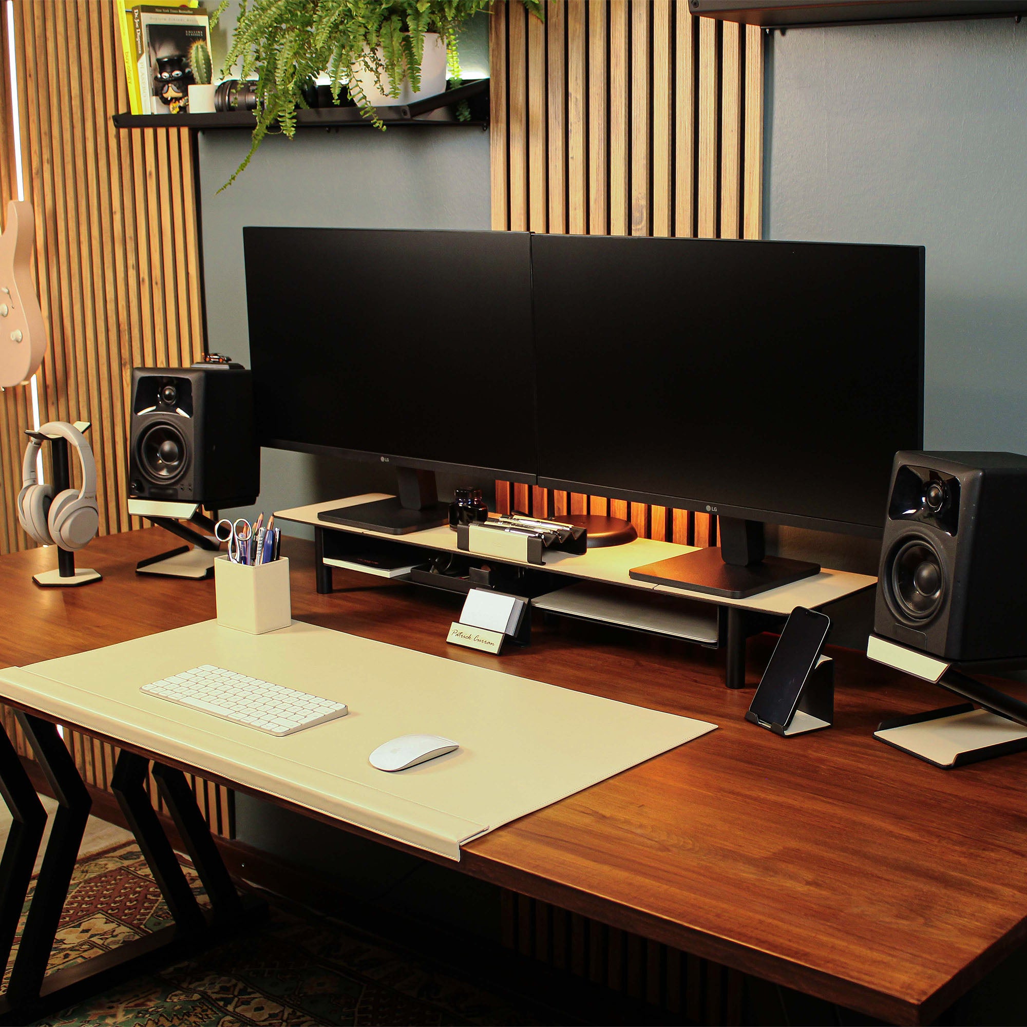Group photo showing the full metal and leather collection with the beige pen tray