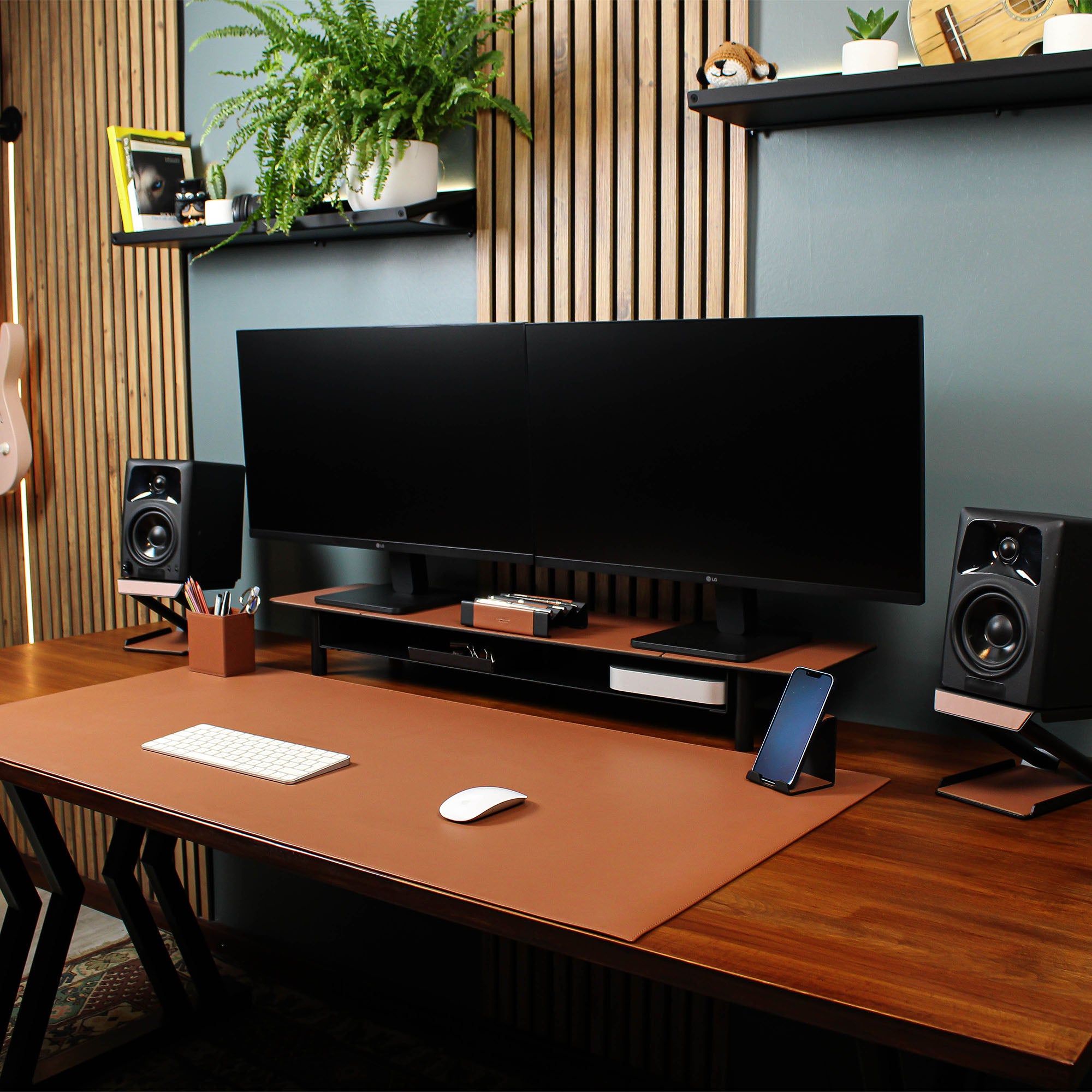 Group photo showing the full metal and leather collection with the chestnut pen tray