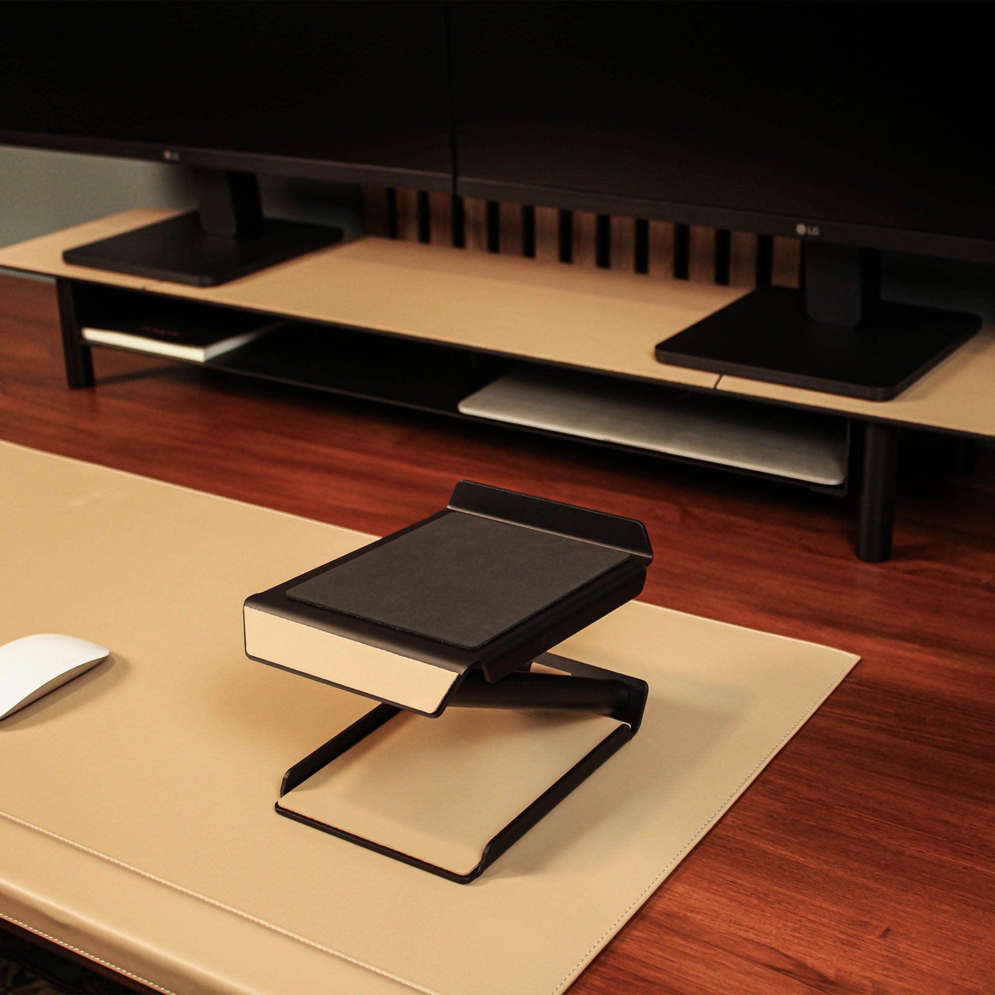 Studio Speaker Stand for desk