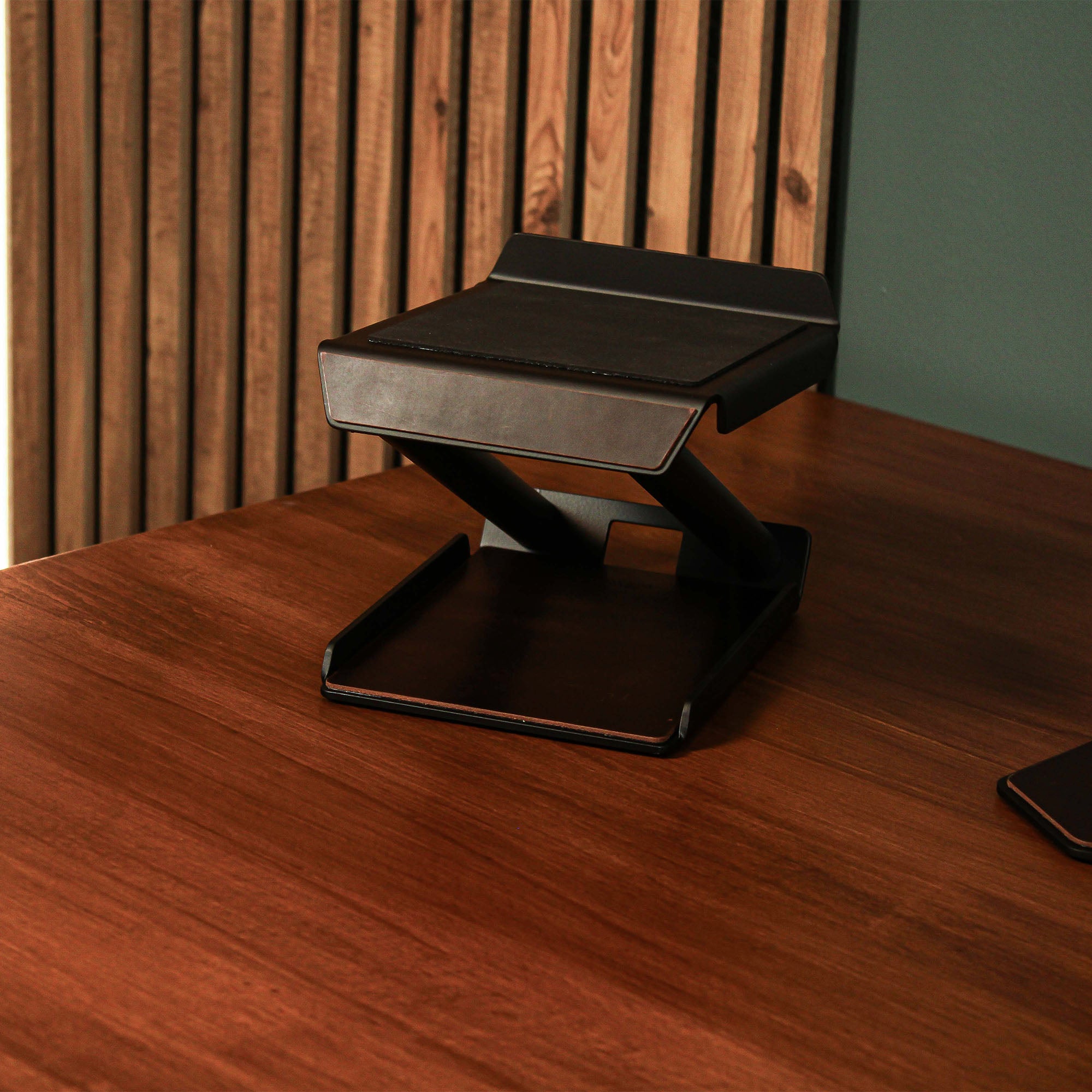Studio Speaker Stand for desk