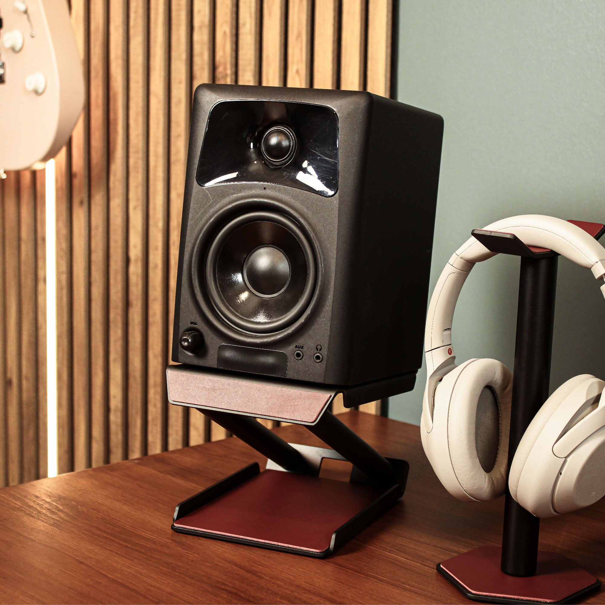 Sturdy Speaker Stand for desk